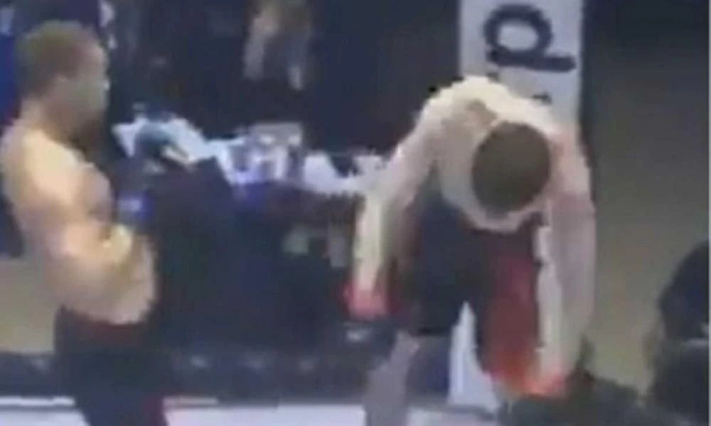 ΜΜΑ: Με ένα τρομερό δεξί ο αντίπαλος λιποθύμησε όρθιος!